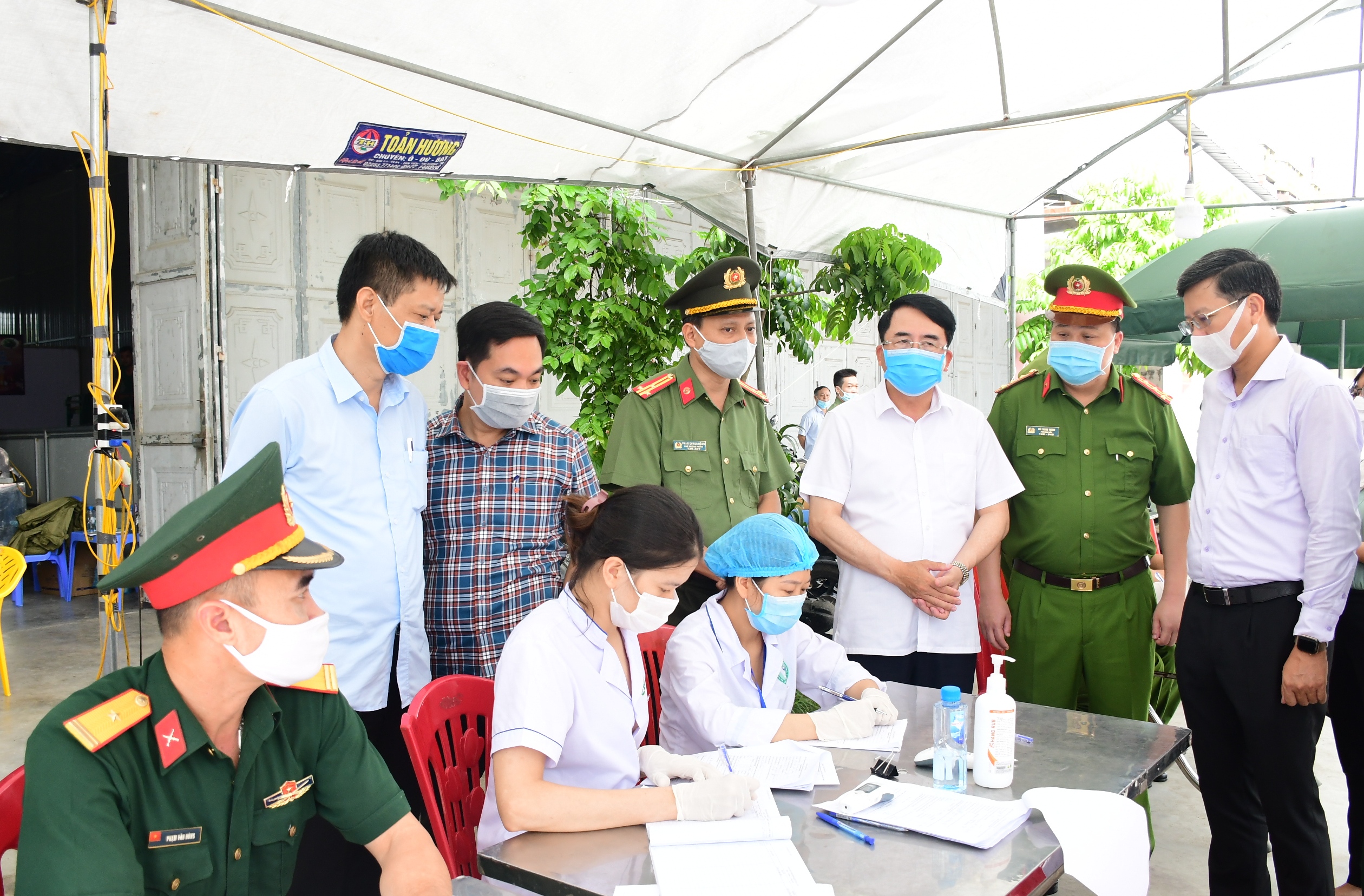 Công bố công khai danh sách các vùng dịch trong nước, cập nhật hàng ngày trên Cổng Thông tin điện tử thành phố